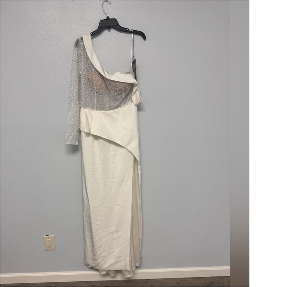 NWOT Mac Duggal 11126 Elegant White Off-Shoulder Gown - Picture 2 of 6